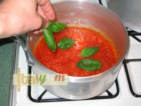 Tomato sauce (Sugo al pomodoro) | Vegetable recipes