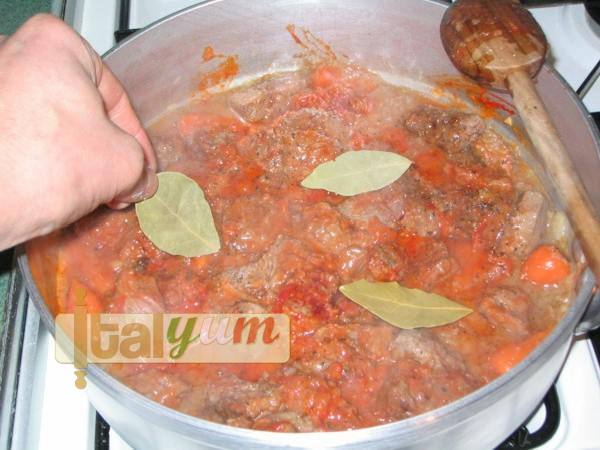 Beef stew with potatoes (Spezzatino con patate) | Meat Recipes