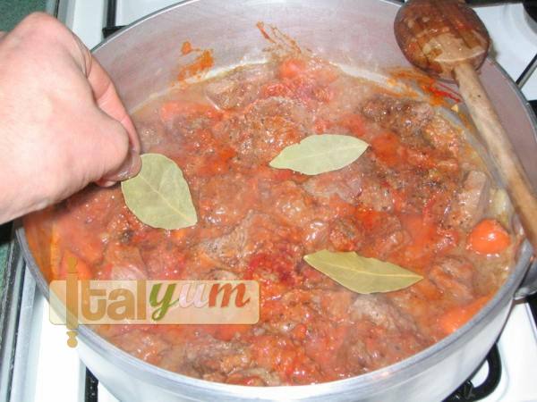 Beef stew with potatoes (Spezzatino con patate) | Meat Recipes