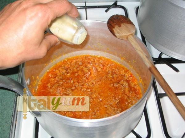 Maccheroni with sausage and beans sauce | Pasta recipes