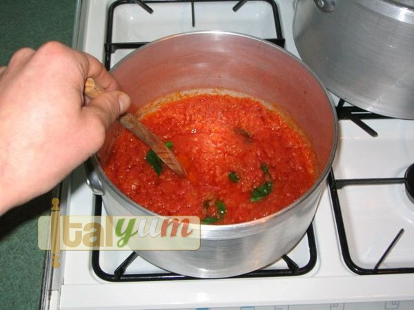 Tomato Spaghetti (Spaghetti al pomodoro) | Pasta recipes