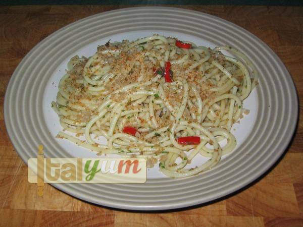 Pasta with anchovies (Pasta c'anciova e muddica) | Pasta recipes