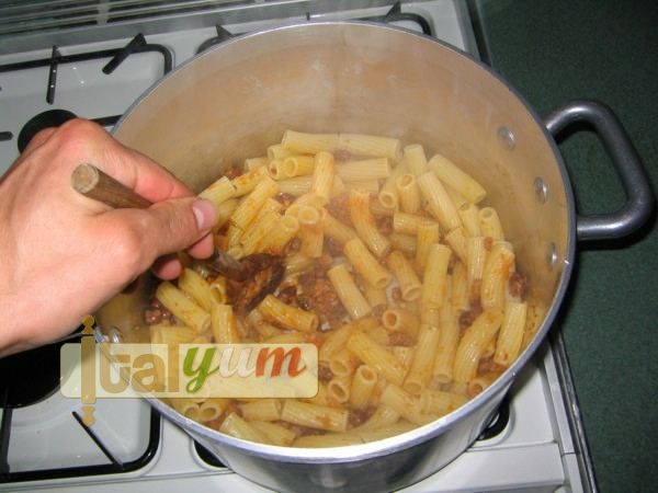 Maccheroni with sausage and beans sauce | Pasta recipes