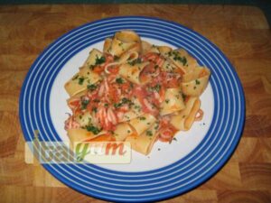 Calamaretti pasta with squid sauce | Pasta recipes