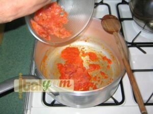 Penne pasta with salmon and vodka (Pennette al salmone affumicato e vodka) | Pasta recipes