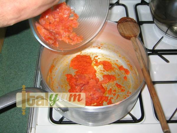 Penne pasta with salmon and vodka (Pennette al salmone affumicato e vodka) | Pasta recipes