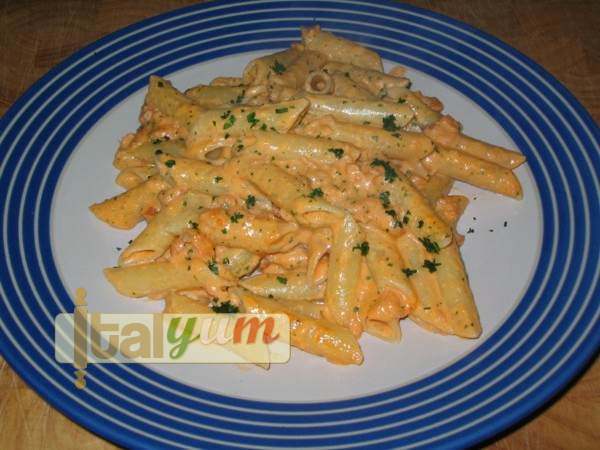 Penne pasta with salmon and vodka (Pennette al salmone affumicato e vodka)