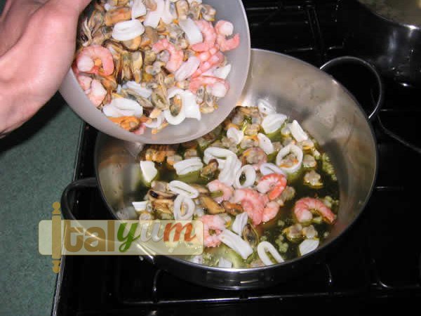 Seafood risotto (Risotto alla pescatora) | Risotto recipes