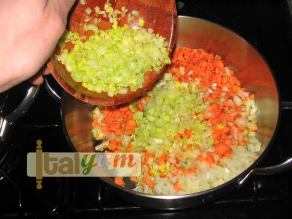 Traditional spaghetti bolognese recipe