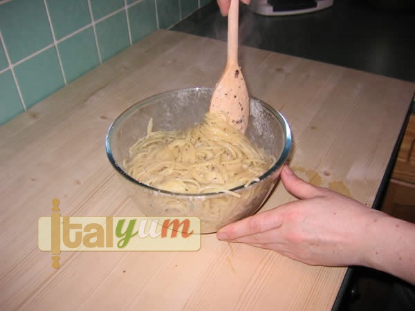 Spaghetti with pecorino and black pepper (Spaghetti cacio e pepe) | Pasta recipes