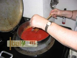 Spaghetti with aubergines (Spaghetti con le melanzane) | Pasta recipes