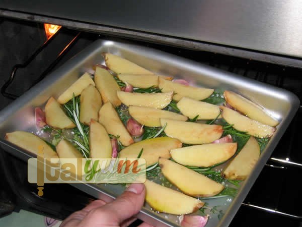 Roast potatoes Mediterranean style (Patate al forno aromatizzate) | Vegetable recipes