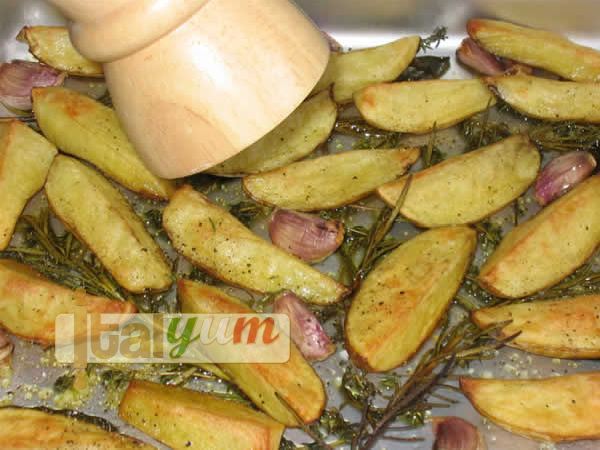 Roast potatoes Mediterranean style (Patate al forno aromatizzate) | Vegetable recipes