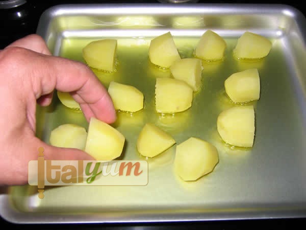 Roast new potatoes (Patate novelle al forno) | Vegetable recipes