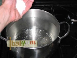 Testaroli with pesto sauce (Testaroli al pesto) | Special Recipes