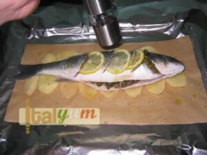 Sea bass wrapped in cooking foil (Spigola/Branzino al cartoccio) | Seafood recipes