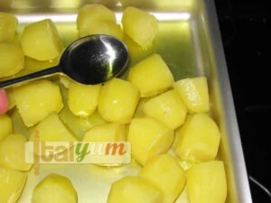 Roast new potatoes (Patate novelle al forno) | Vegetable recipes