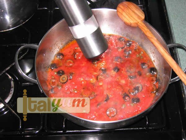 Spicy Spaghetti (Spaghetti alla puttanesca) | Pasta recipes