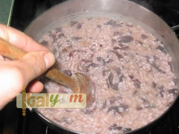 Radicchio and smoked cheese risotto | Risotto recipes