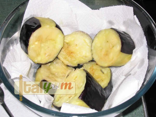 Baked Aubergine with Cheese and Tomato (Melanzane alla Parmigiana) | Vegetable recipes