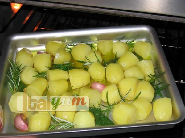 Roast new potatoes (Patate novelle al forno) | Vegetable recipes