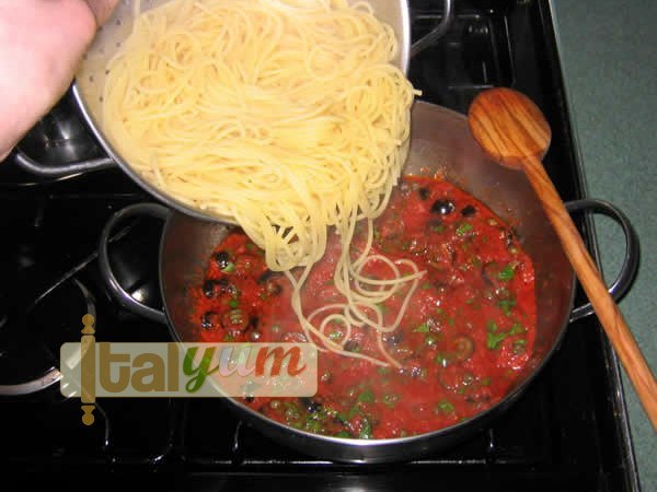 Spicy Spaghetti (Spaghetti alla puttanesca) | Pasta recipes