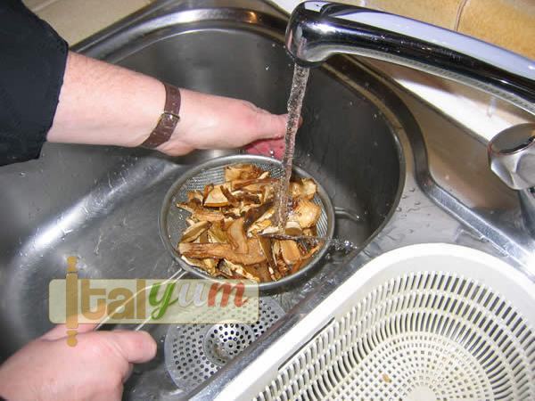 Mushroom risotto (Risotto ai funghi porcini) | Risotto recipes