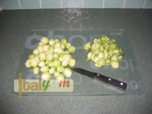 Sailor's sprouts (Cavoletti di Bruxelles con le acciughe) | Vegetable recipes