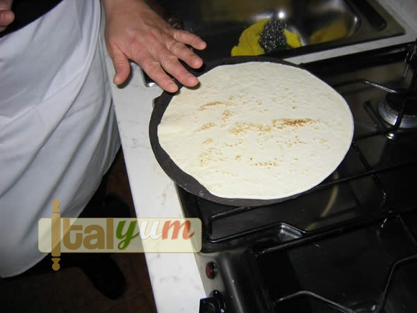 Piadina flatbread (Piadina romagnola) | Bakery