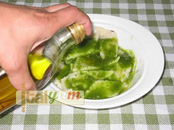 Testaroli with pesto sauce (Testaroli al pesto) | Special Recipes