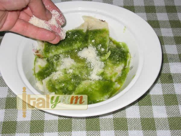 Testaroli with pesto sauce (Testaroli al pesto) | Special Recipes