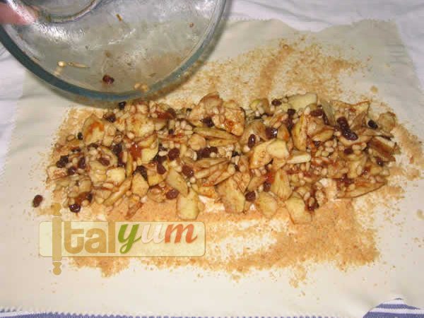 Apple strudel (Strudel di mele) | Dessert Recipes