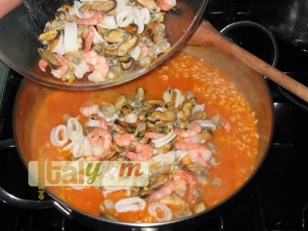 Seafood risotto (Risotto alla pescatora) | Risotto recipes