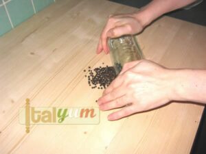 Spaghetti with pecorino and black pepper (Spaghetti cacio e pepe) | Pasta recipes