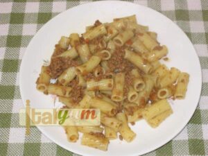 Rigatoni with meat sauce (Rigatoni al ragù di carne) | Pasta recipes