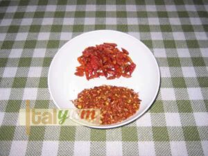 Hot chilli oil (olio di peperoncino) | Special Recipes