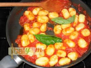 Potato gnocchi with tomato sauce | Gnocchi recipes