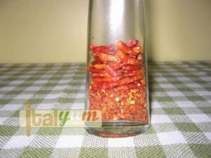 Hot chilli oil (olio di peperoncino) | Special Recipes