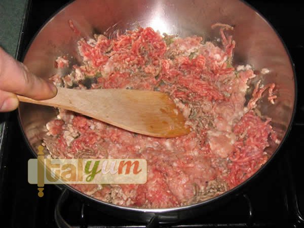 Traditional Spaghetti Bolognese sauce (Ragù alla bolognese) | Meat Recipes