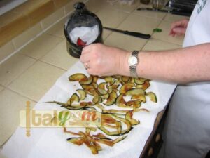 Spaghetti with aubergines (Spaghetti con le melanzane) | Pasta recipes