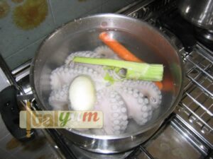 Octopus with potatoes (Polpo e patate) | Seafood recipes