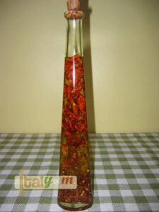 Hot chilli oil (olio di peperoncino) | Special Recipes