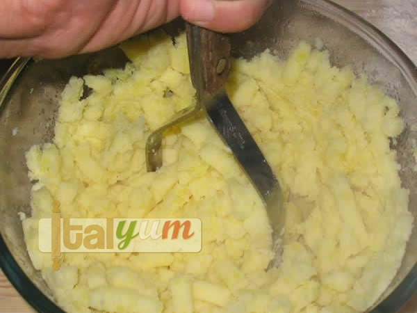 Potato gnocchi with tomato sauce | Gnocchi recipes