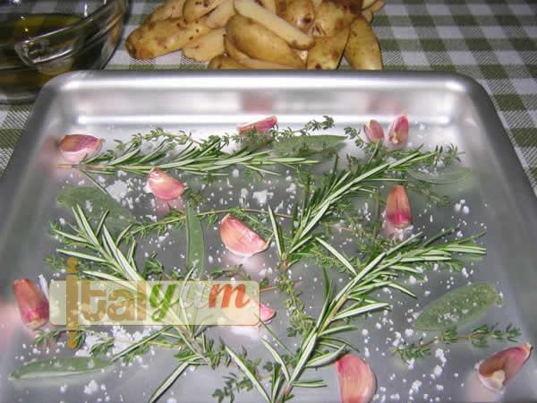 Roast potatoes Mediterranean style (Patate al forno aromatizzate) | Vegetable recipes