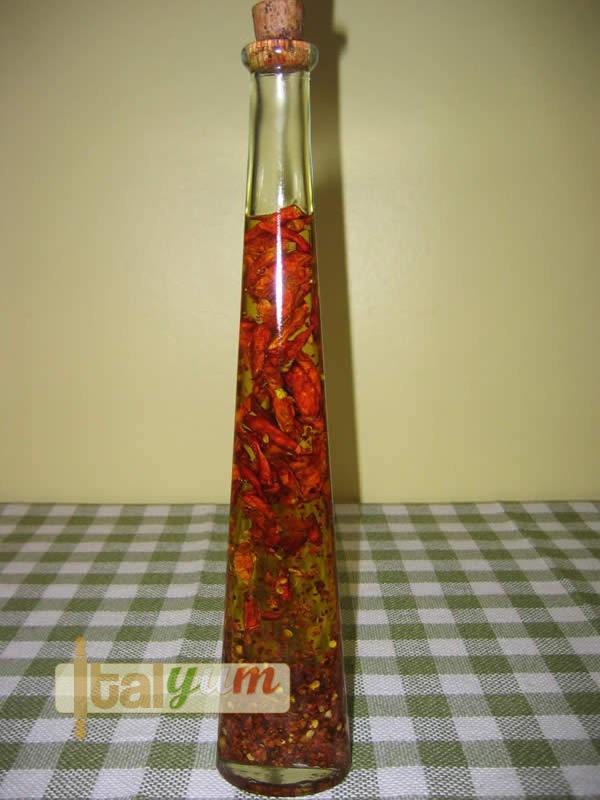 Hot chilli oil (olio di peperoncino)