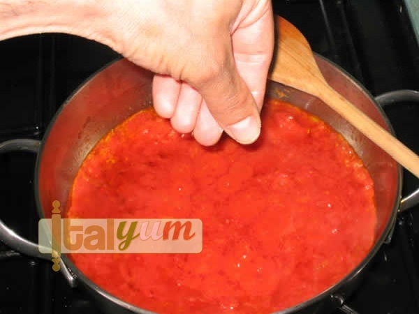 Fusilli with tuna sauce (Fusilli al tonno) | Pasta recipes