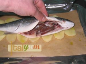 Sea bass wrapped in cooking foil (Spigola/Branzino al cartoccio) | Seafood recipes