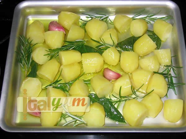 Roast new potatoes (Patate novelle al forno) | Vegetable recipes